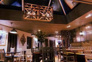 Εστιατόριο ή άλλο μέρος για φαγητό στο The Queens At Horton