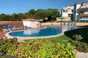 Gallery image of Golf, Beach & Pool House in Amoreira