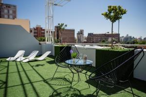 a patio with chairs and a table on a roof at Santiago Hotel in Córdoba