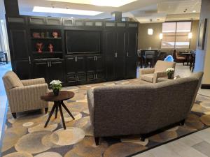 Posezení v ubytování Holiday Inn Champaign by IHG