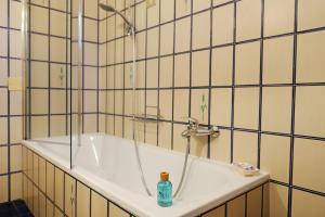A bathroom at La Casina di Certaldo