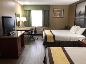 A bed or beds in a room at Super 8 by Wyndham Baker City