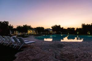 Bazén v ubytování Masseria Don Luigi-Luxury Farmhouse nebo v jeho okolí