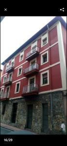 Budynek, w którym mieści się apartament