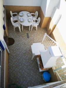 an overhead view of a room with a table and chairs at Casa d'Avó Arlete in Lagos