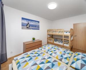Posteľ alebo postele v izbe v ubytovaní Apartmán Benedikt - soukromá zahrádka