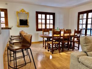 TV a/nebo společenská místnost v ubytování Cases de Canillo-Casa Sant Serni HUT1-7478