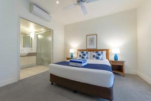 A bed or beds in a room at Mowbray By The Sea 