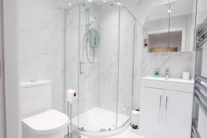 Ένα μπάνιο στο Birmingham NECAirport Interchange shortstay homebase +245 φωτογραφίες