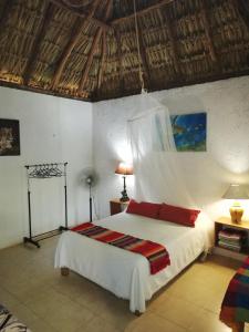 Posteľ alebo postele v izbe v ubytovaní Mayan Bungalow Near Chichén