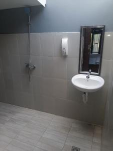 a bathroom with a sink and a mirror at Sekar Ayu Spa Salon & Bungalow in Nusa Penida