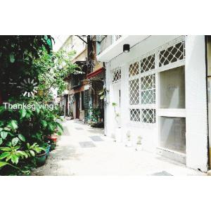 a street with a white building with a window at 可以住Canlive in Tainan