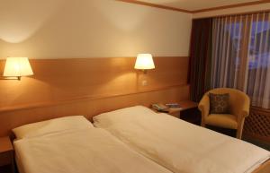 Voodi või voodid majutusasutuse Hotel Metropol & Spa Zermatt toas