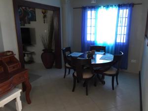 Atlantic Breeze Apartments, Canouan Island的休息区