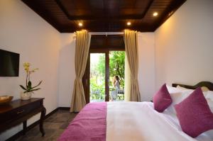 Voodi või voodid majutusasutuse Hoian Central Hotel toas