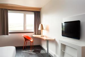 Sjónvarps- og/eða afþreyingartæki á ibis 3 Lacs Neuchâtel