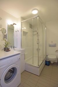 A bathroom at Cheya Sisli BNB Medical & Business City Center Tesvikiye Suites and Apartments