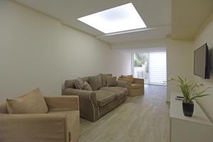 A seating area at Cheya Sisli BNB Medical & Business City Center Tesvikiye Suites and Apartments