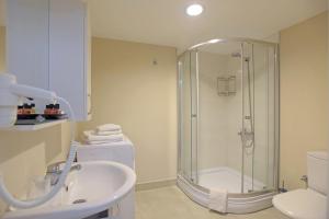 A bathroom at Cheya Sisli BNB Medical & Business City Center Tesvikiye Suites and Apartments