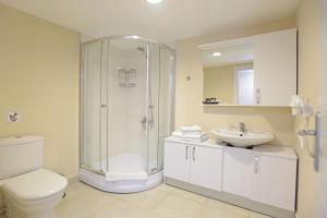 A bathroom at Cheya Sisli BNB Medical & Business City Center Tesvikiye Suites and Apartments
