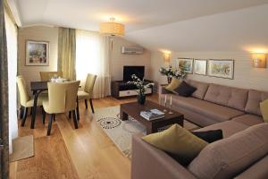 A seating area at Cheya Sisli BNB Medical & Business City Center Tesvikiye Suites and Apartments