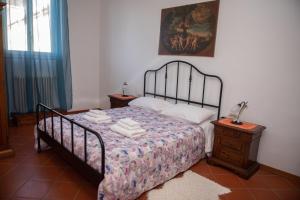 Postel nebo postele na pokoji v ubytování Medici chapels apartment, near the Duomo!!