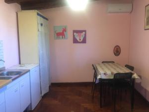 a kitchen with a table with chairs and a sink at La Casa Di Iside A Mare in Catania