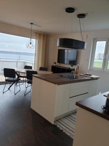 Kuchyň nebo kuchyňský kout v ubytování Ferienwohnung Seeblick Lausitzer Seenland