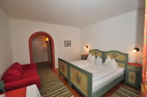 Ένα ή περισσότερα κρεβάτια σε δωμάτιο στο Gasthof Lamm
