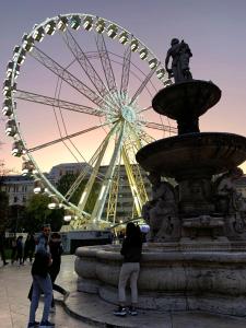 Oaspeți care stau la Paulay Central Top Suite