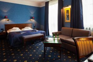 Postel nebo postele na pokoji v ubytování Hotel Branicki + 37 fotografií