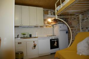 Kuchyňa alebo kuchynka v ubytovaní Studio Apartment La Maison de Catherine