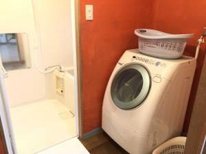 a washer and dryer in a small room at GINGAYA in Iwataki