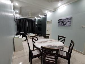 Posezení v ubytování DF ZaheenulFitri Homestay (Muslim Homestay)