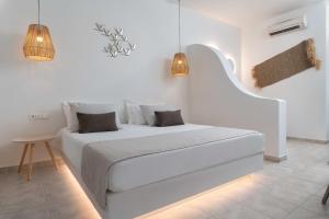 
A bed or beds in a room at 'Lindian Myth' Sea View Studios
