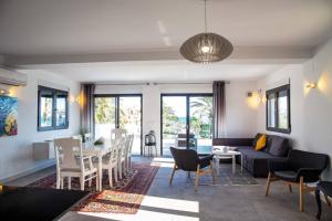 Posezení v ubytování Villa La Zenia