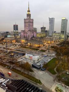 En generell vy över Warszawa eller utsikten över staden från lägenheten