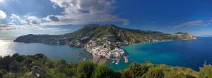 un'isola in mezzo a un corpo d'acqua di Borgo Romantica - Resort & Spa a Ischia