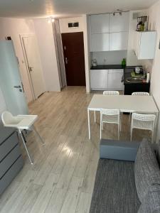 Kuchyňa alebo kuchynka v ubytovaní Apartamenty Bursztynowe w Kołobrzegu Sun&Relax