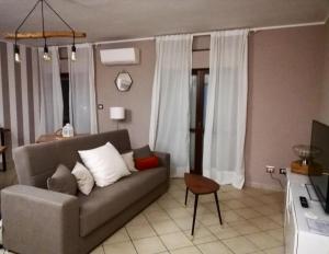 Televízia a/alebo spoločenská miestnosť v ubytovaní B&B Capuam Vetere Accommodation