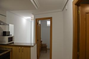 Kuchyňa alebo kuchynka v ubytovaní Apts ARA with pool