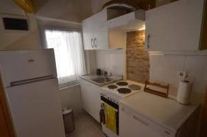 Kuchyňa alebo kuchynka v ubytovaní Studio Apartment La Maison de Catherine