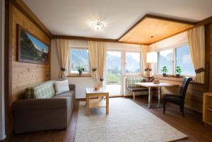 a living room with a couch and a table at Appartement Freiblick in Ramsau im Zillertal