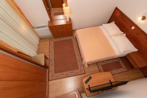 Postel nebo postele na pokoji v ubytování Apartmani Biser