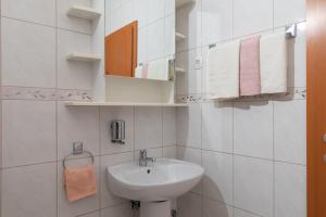 Koupelna v ubytování Apartmani Biser