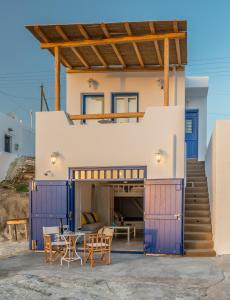 Gallery image of Manolis And Filio Home -By The Sea in Pachaina