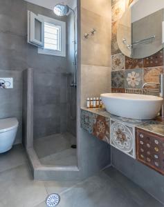 Ванна кімната в Manolis And Filio Home -By The Sea