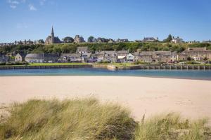 Gallery image of Skerry View - Overlooking the Moray Firth - close to Beaches, Harbour, Shops and Restaurants in Lossiemouth