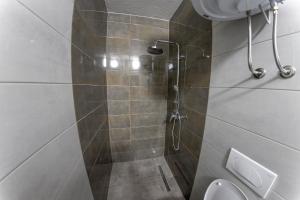 Ένα μπάνιο στο Apartments Aqua Resa +35 φωτογραφίες