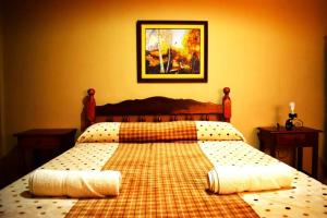 A bed or beds in a room at Departamentos Temporarios Salta